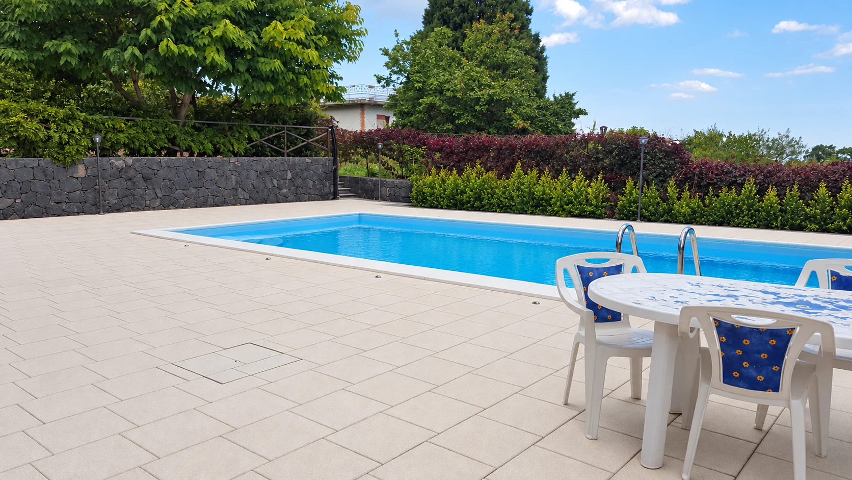 Trecastagni (CT) Piscina